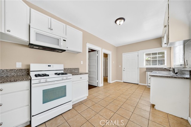 Detail Gallery Image 13 of 36 For 2256 W 28th St, Los Angeles,  CA 90018 - 4 Beds | 2 Baths