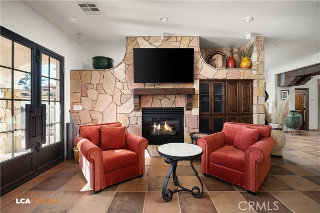 Detail Gallery Image 8 of 54 For 15001 Colonia De Las Rosas, Bakersfield,  CA 93306 - 4 Beds | 3/1 Baths