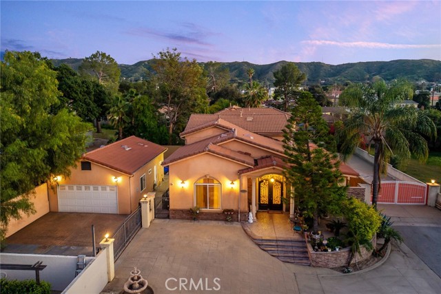 Detail Gallery Image 4 of 63 For 10610 Oak Tree Way, Sunland,  CA 91040 - 5 Beds | 4 Baths