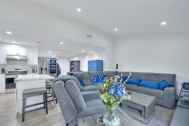 Detail Gallery Image 2 of 26 For 959 Kenwood St, Upland,  CA 91784 - – Beds | – Baths