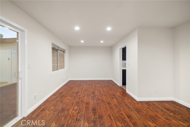 Detail Gallery Image 9 of 52 For 12759 Elkwood St, North Hollywood,  CA 91605 - 4 Beds | 3 Baths