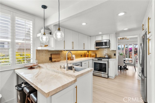 Detail Gallery Image 21 of 50 For 23121 Yvette Ln, Valencia,  CA 91355 - 3 Beds | 3 Baths
