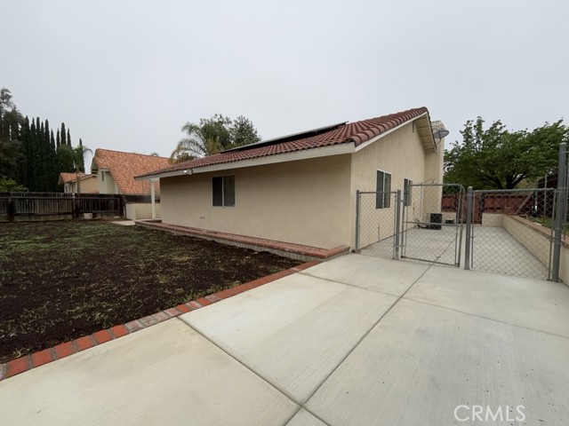 9263 Owari Lane, Riverside CA: https://media.crmls.org/medias/b714712e-cba3-450e-ae55-3a38a6dd9c56.jpg