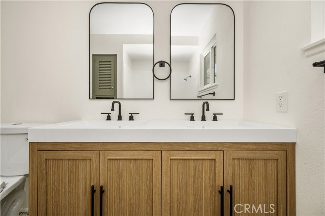 925 Eastglen photo 37