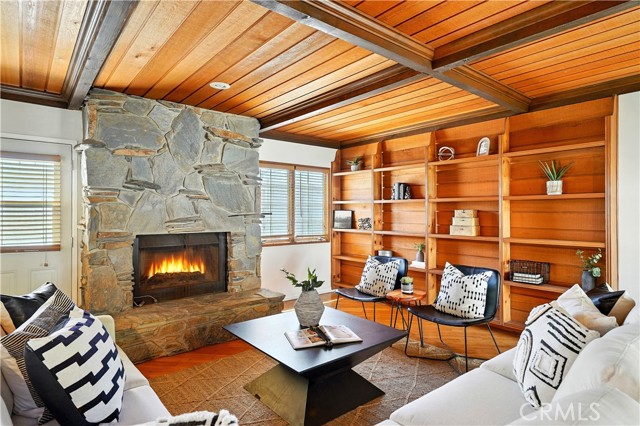 Detail Gallery Image 8 of 33 For 5300 E Appian Way, Long Beach,  CA 90803 - 3 Beds | 2 Baths