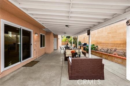 https://media.crmls.org/medias/b715120f-97b6-4813-99ea-2251817867f6.jpg?preset=X-Large