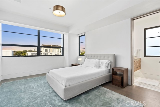 Detail Gallery Image 20 of 27 For 2108 E Oceanfront, Newport Beach,  CA 92661 - 5 Beds | 5/1 Baths