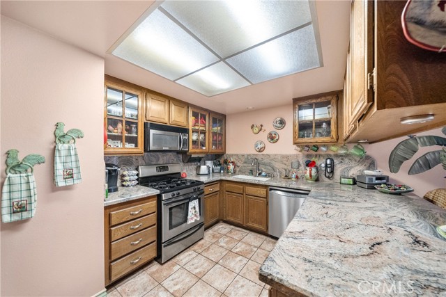 1921 Pine Drive, La Habra CA: https://media.crmls.org/medias/b7164233-a6e7-4e23-813b-267b55d7b67c.jpg