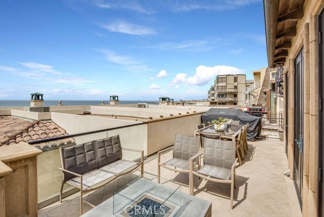 Detail Gallery Image 23 of 31 For 707 Esplanade a,  Redondo Beach,  CA 90277 - 4 Beds | 4/1 Baths