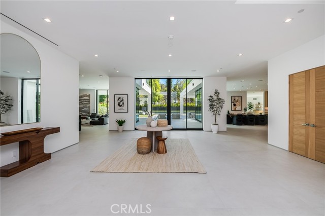 Detail Gallery Image 7 of 43 For 4930 Palomar Dr, Tarzana,  CA 91356 - 6 Beds | 6/1 Baths