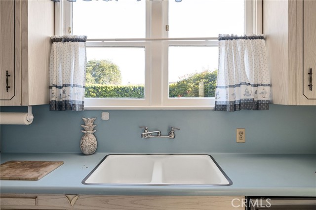 Detail Gallery Image 13 of 39 For 7975 Chase Ave, Los Angeles,  CA 90045 - 3 Beds | 2 Baths