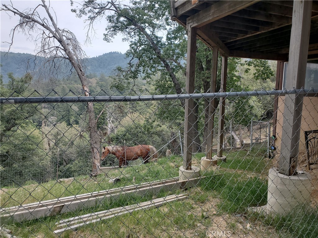 https://media.crmls.org/medias/b7188285-cae6-4054-bddd-84ffb11b2297.jpg?preset=X-Large