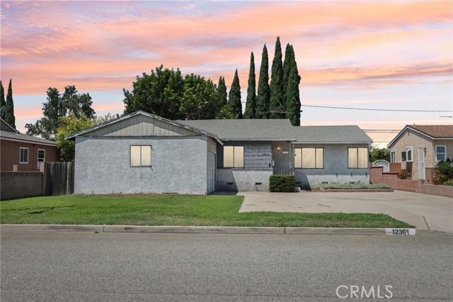 12361 Delta Street, Garden Grove CA: https://media.crmls.org/medias/b7188bf6-b7af-4962-a1a0-e2d5a9a471b9.jpg