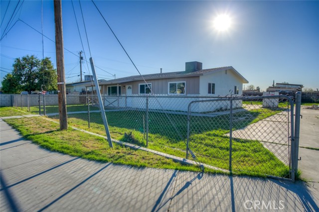 Detail Gallery Image 16 of 39 For 2701 Houchin, Bakersfield,  CA 93304 - 4 Beds | 2 Baths