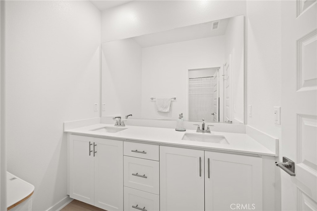 https://media.crmls.org/medias/b71a6ce7-2905-4cc5-9b13-395b30568351.jpg?preset=X-Large