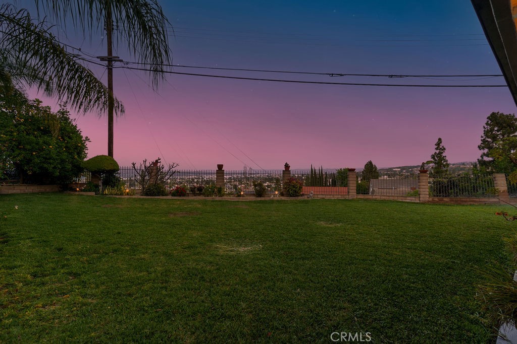 https://media.crmls.org/medias/b71b34b6-7987-42f0-a884-0e4e84a7cb1a.jpg?preset=X-Large