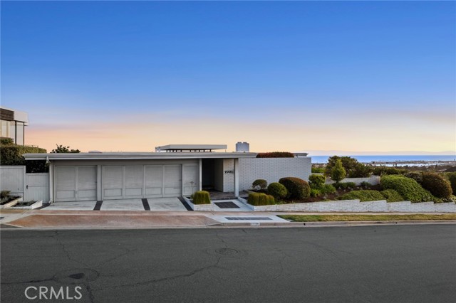 Detail Gallery Image 4 of 44 For 2701 Windover Dr, Corona Del Mar,  CA 92625 - 4 Beds | 2/1 Baths