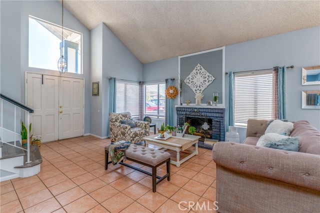 Detail Gallery Image 5 of 47 For 4511 Feather River Rd, Corona,  CA 92878 - 3 Beds | 2/1 Baths