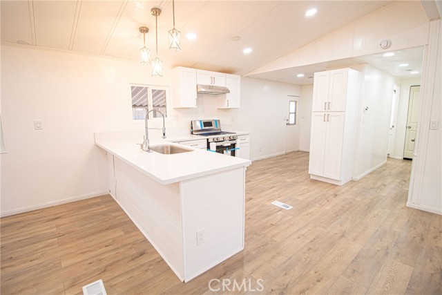 Detail Gallery Image 4 of 26 For 3524 E Avenue R #202,  Palmdale,  CA 93550 - 3 Beds | 2 Baths