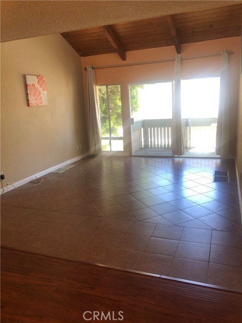 Detail Gallery Image 3 of 12 For 8601 International Ave #236,  Canoga Park,  CA 91304 - 2 Beds | 1 Baths