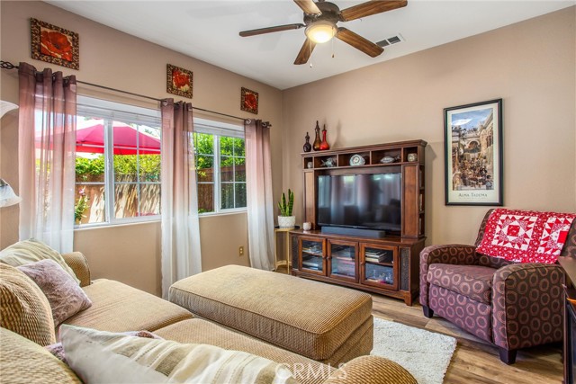 93 Kansas Street, Redlands CA: https://media.crmls.org/medias/b71c0468-5fa4-47b7-8e45-bb4504401522.jpg