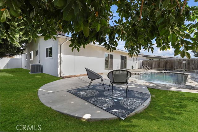 Detail Gallery Image 10 of 18 For 7901 Rhine Dr, Huntington Beach,  CA 92647 - 4 Beds | 2 Baths