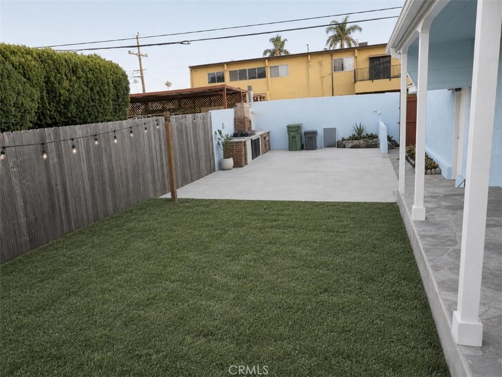 https://media.crmls.org/medias/b71c2b4b-0f1b-4932-a4a8-10eb4f0dc469.jpg?preset=X-Large