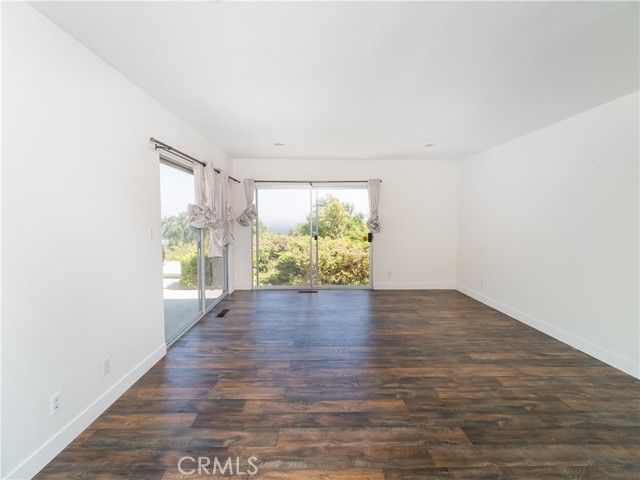 20193 Adele Drive, Woodland Hills CA: https://media.crmls.org/medias/b71c7dbe-ad51-4236-bc7c-d48549ba1c6b.jpg