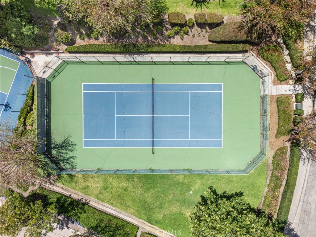 https://media.crmls.org/medias/b71c91a8-a99c-4215-9275-3532915bbbea.jpg?preset=X-Large