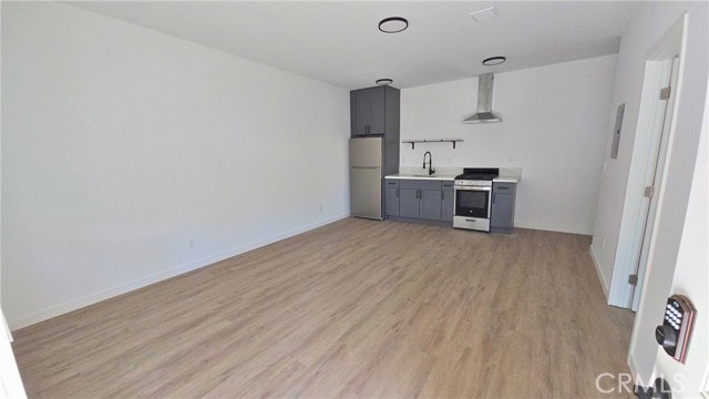 405 409 N Euclid Avenue, Pasadena CA: https://media.crmls.org/medias/b71ccf09-362e-4f97-94a1-0b9147799c8d.jpg
