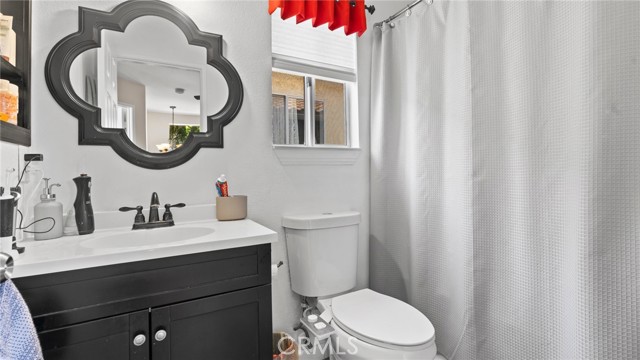 Detail Gallery Image 39 of 56 For 19765 Azure Field Dr, Newhall,  CA 91321 - 3 Beds | 2/1 Baths