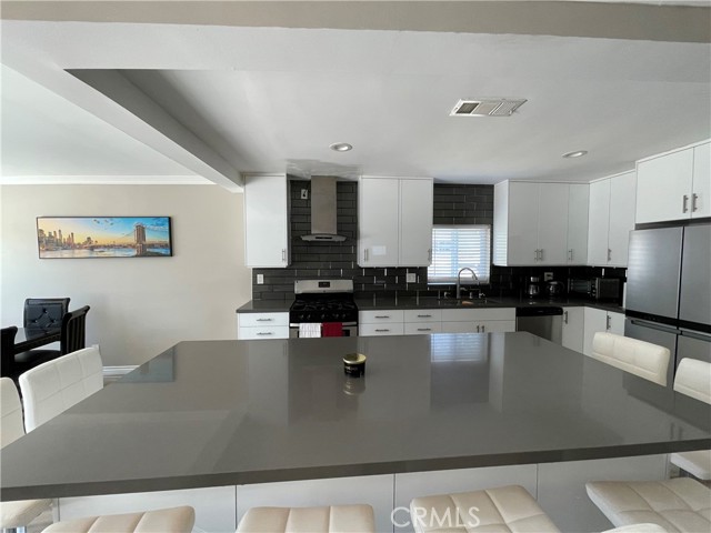 10443 Woodley Avenue, Granada Hills CA: https://media.crmls.org/medias/b71d3e9b-83e0-4728-ad22-1f616c037867.jpg