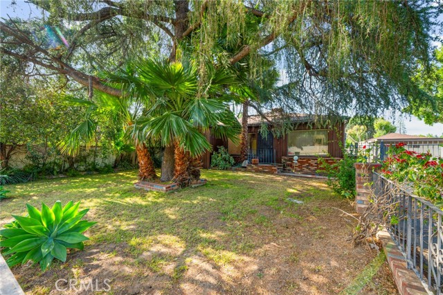 22226 Devonshire Street, Chatsworth CA: https://media.crmls.org/medias/b71da0fa-c1ee-438f-8841-89a3c5061a86.jpg