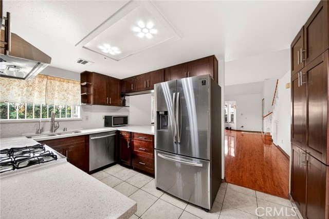 Detail Gallery Image 8 of 21 For 13813 Los Angeles, Baldwin Park,  CA 91706 - 3 Beds | 3 Baths