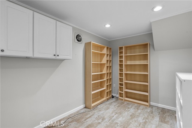 Detail Gallery Image 4 of 20 For 7650 Topanga Canyon Bld #5,  Canoga Park,  CA 91304 - 2 Beds | 3 Baths