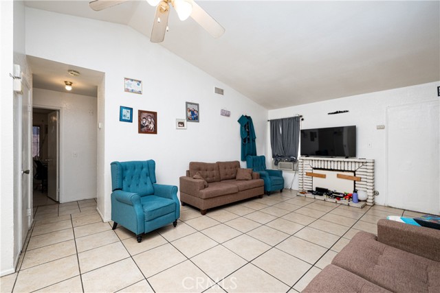 Detail Gallery Image 10 of 36 For 13848 Golden Eagle Ct, Moreno Valley,  CA 92553 - 3 Beds | 3 Baths