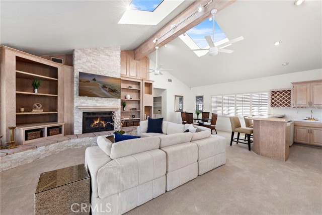 Detail Gallery Image 2 of 28 For 322 Jasmine Ave, Corona Del Mar,  CA 92625 - 4 Beds | 2 Baths