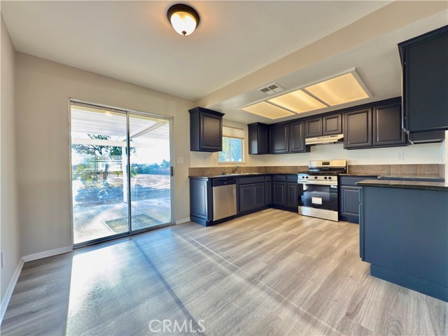 Detail Gallery Image 7 of 31 For 41043 Fieldspring St, Lancaster,  CA 93535 - 4 Beds | 2 Baths