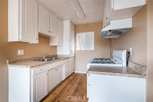 Detail Gallery Image 10 of 18 For 17931 Devonshire St #28,  Northridge,  CA 91325 - 1 Beds | 1 Baths