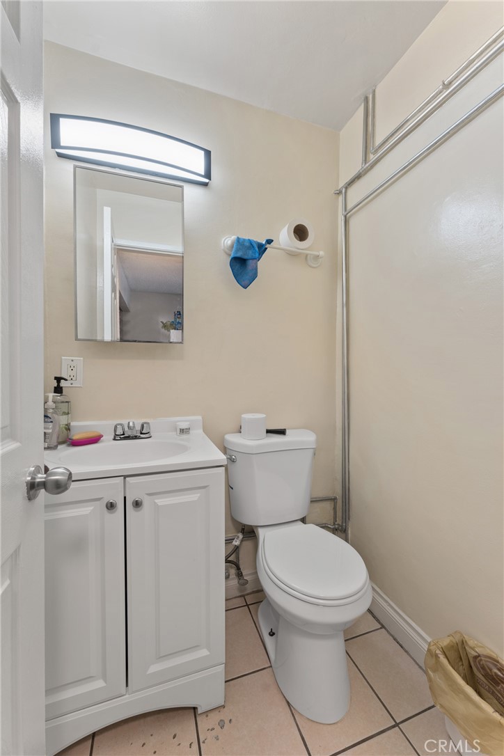 https://media.crmls.org/medias/b7206ae4-c4aa-46ca-8aab-78bd28965da7.jpg?preset=X-Large