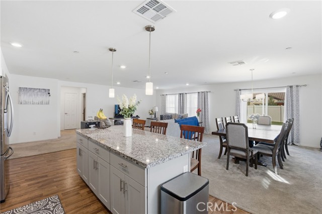 Detail Gallery Image 8 of 42 For 2113 E Donatello St, Lancaster,  CA 93535 - 3 Beds | 2 Baths