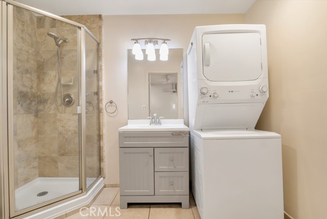23101 Lanark Street, 2 photo 8