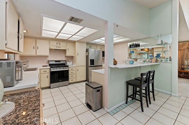 Detail Gallery Image 10 of 44 For 6184 Mandy, San Bernardino,  CA 92407 - 7 Beds | 4 Baths