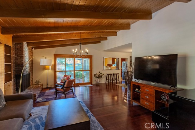 Detail Gallery Image 7 of 26 For 1724 Sombra Dr, Glendale,  CA 91208 - 3 Beds | 2 Baths