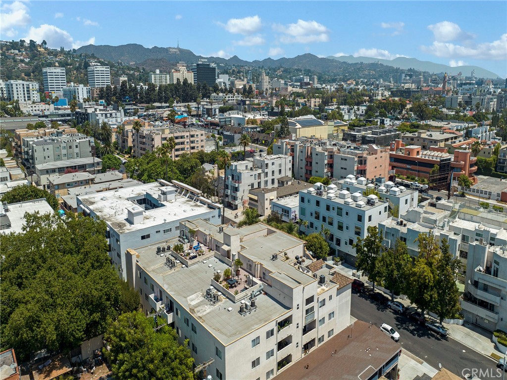 https://media.crmls.org/medias/b7226a99-d26c-48a1-8085-41614b712d21.jpg?preset=X-Large