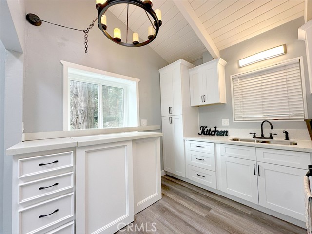 Detail Gallery Image 11 of 49 For 726 Golden, Lake Arrowhead,  CA 92352 - 4 Beds | 2 Baths