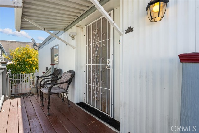 21001 Plummer Street, Chatsworth CA: https://media.crmls.org/medias/b7232fb4-2348-4330-8cf3-aed1e8159c19.jpg