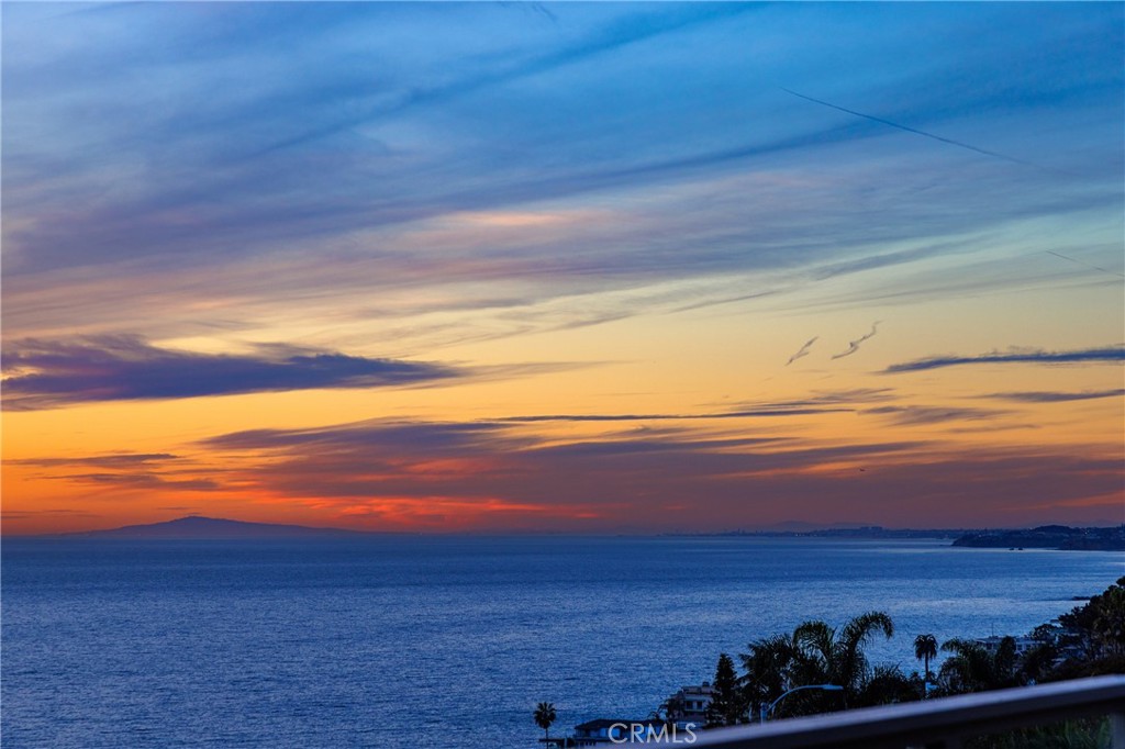 https://media.crmls.org/medias/b7235d28-af17-4e3b-8703-c2f3b380926c.jpg?preset=X-Large