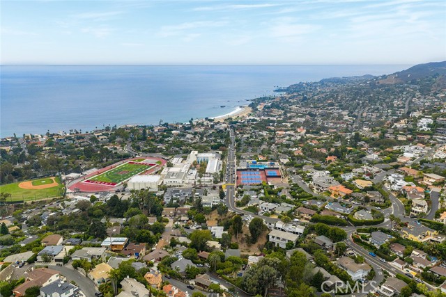 795 Saint Anns Drive, Laguna Beach CA: https://media.crmls.org/medias/b723dda3-e4c7-44fd-b9f7-616d52f4041c.jpg
