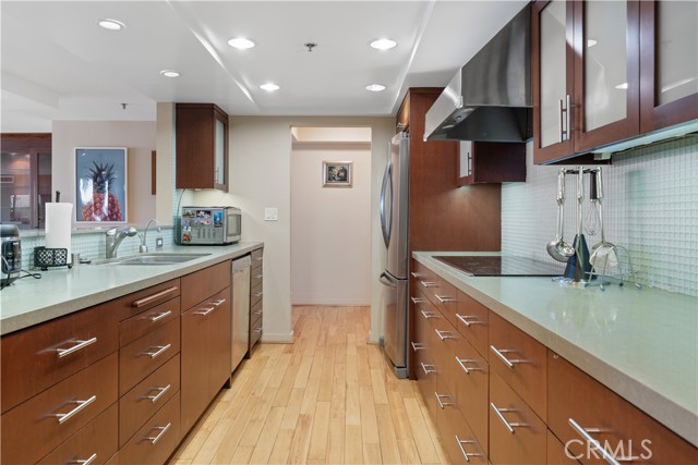 10660 Wilshire Boulevard, Los Angeles CA: https://media.crmls.org/medias/b724960e-0846-473f-9384-b8497e638379.jpg